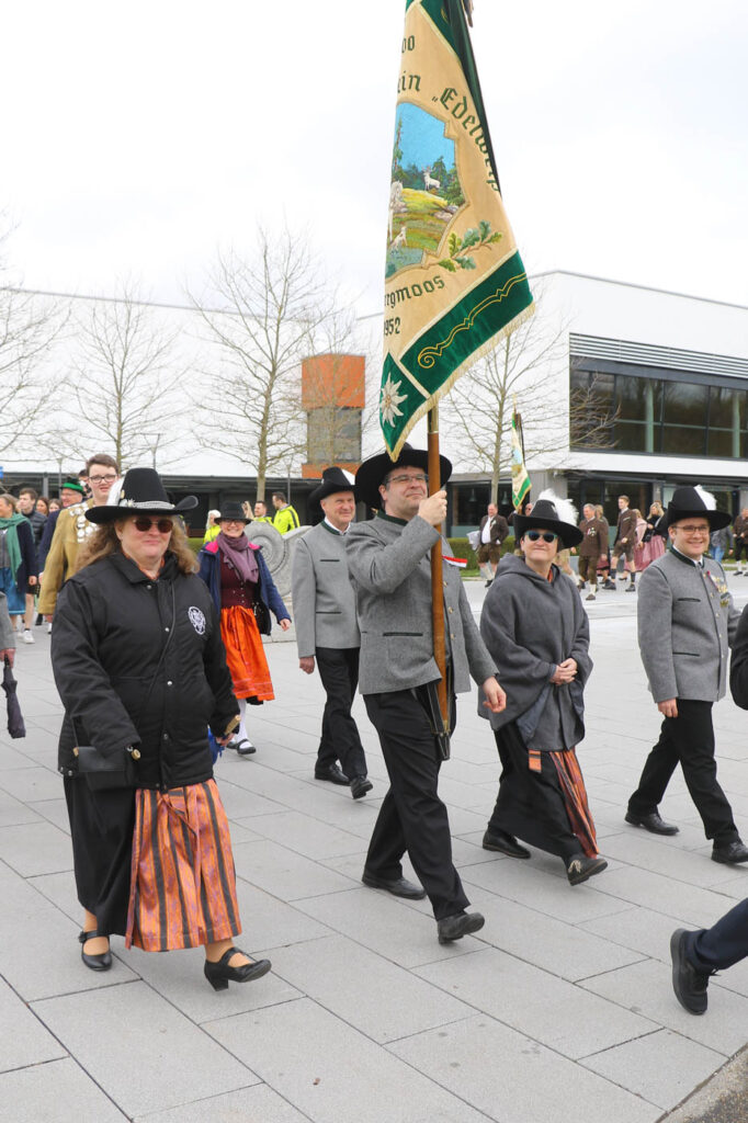 2023-04-16_10-36-13-Fahnenweihe